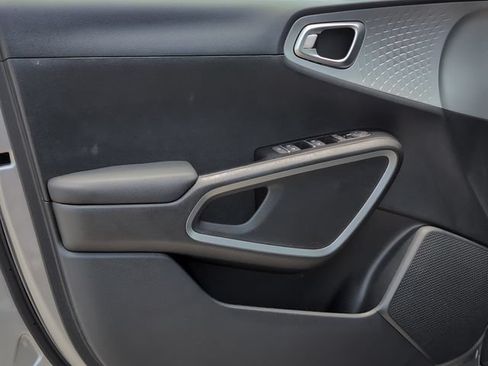 Used 2025 Kia Soul S FWD image 15