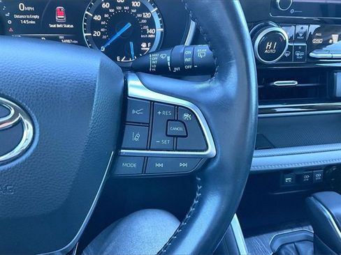 Used 2021 Toyota Highlander Limited image 19