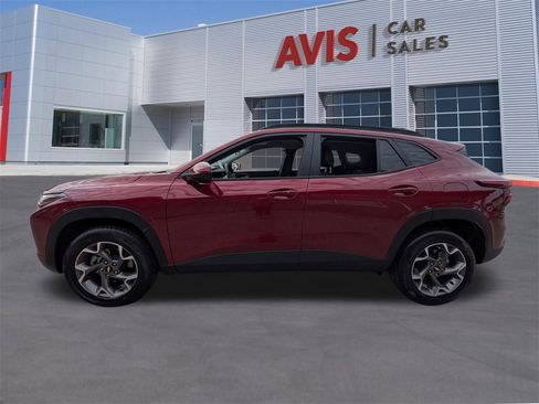 Used 2025 Chevrolet Trax LT w/ LT Convenience Package image 10