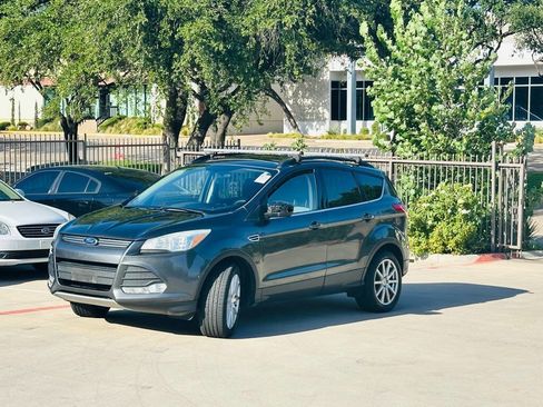 Used 2016 Ford Escape SE w/ Equipment Group 201A AWD/4WD image 3