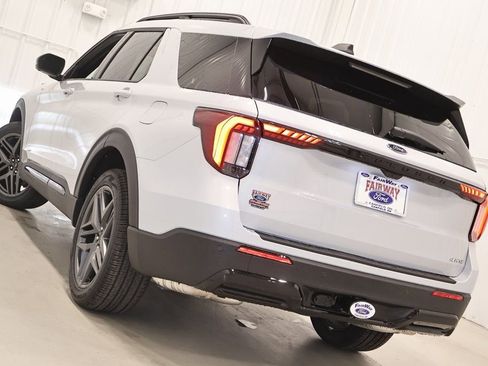 New 2026 Ford Explorer ST-Line w/ ST-Line Street Pack AWD/4WD image 35