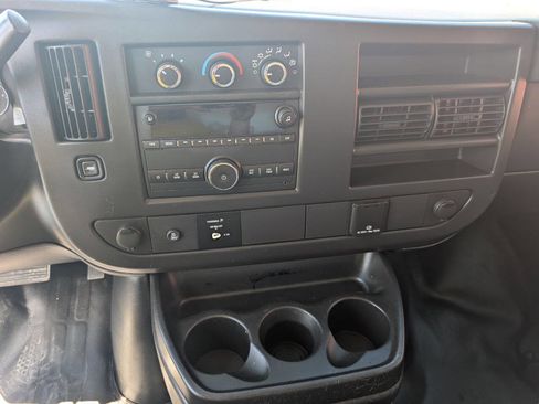 Used 2017 Chevrolet Express 3500 image 11