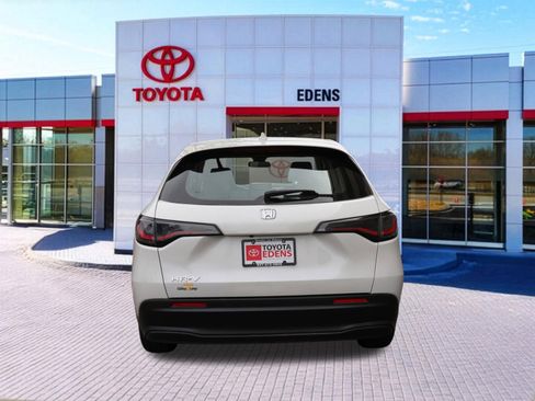 Used 2023 Honda HR-V LX image 4