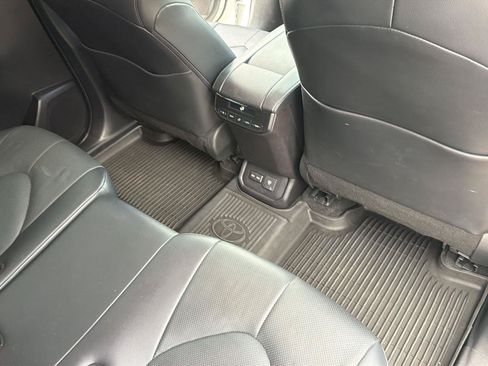 Certified 2024 Toyota Highlander Limited AWD/4WD image 16