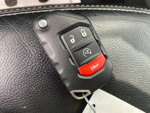 Used 2018 Jeep Wrangler Unlimited Sahara AWD/4WD image 24