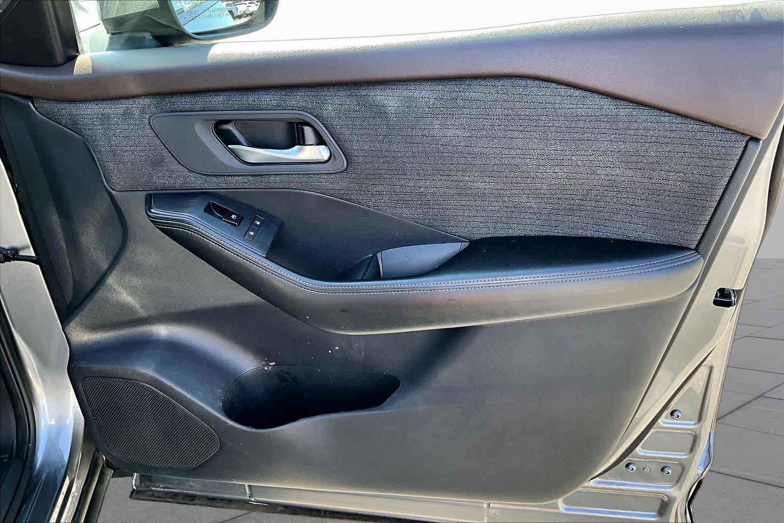 Used 2023 Nissan Rogue SV FWD image 20