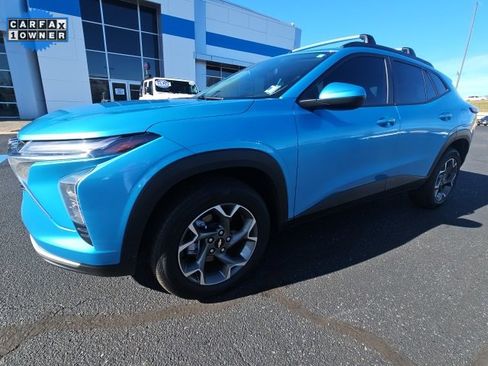 Used 2025 Chevrolet Trax LT w/ Driver Confidence Package image 2