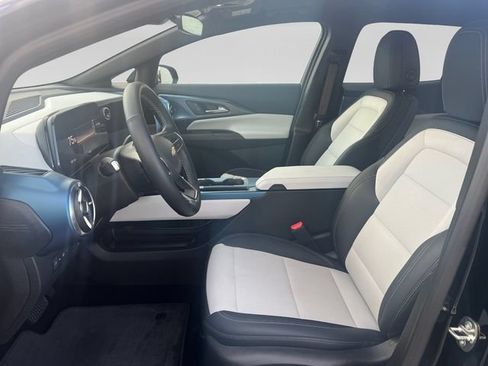 Used 2025 Chevrolet Equinox EV LT FWD image 12