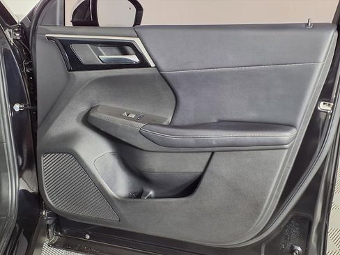 Used 2023 Mitsubishi Outlander SE image 8