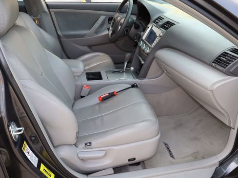 Used 2009 Toyota Camry LE FWD image 15