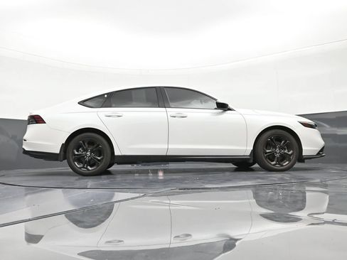 Used 2025 Honda Accord SE image 26