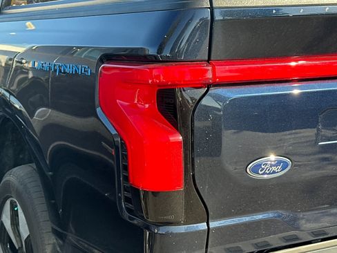 Used 2023 Ford F150 Lightning Platinum AWD/4WD image 8
