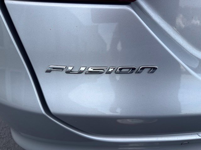 Used 2017 Ford Fusion SE w/ Fusion SE Technology Package FWD image 10