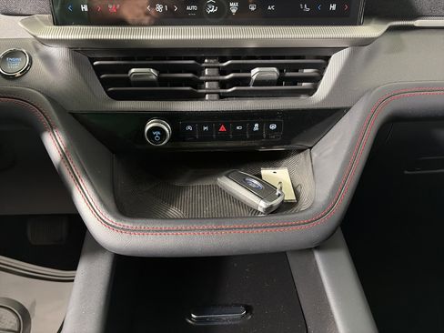 Used 2025 Ford Explorer ST-Line w/ ST-Line Street Pack image 31