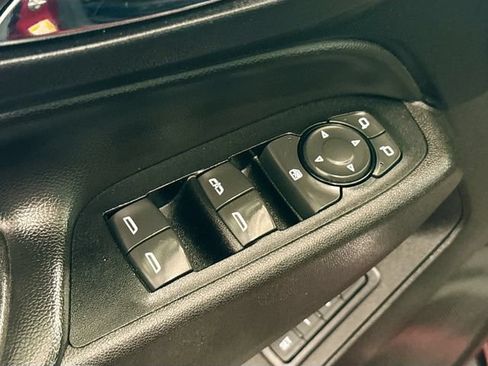 Used 2018 Chevrolet Equinox Premier FWD image 18