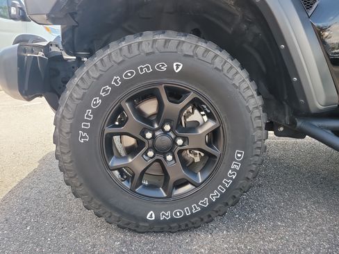 Used 2022 Jeep Wrangler Sport AWD/4WD image 9