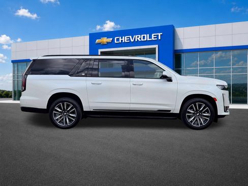 Used 2023 Cadillac Escalade ESV Sport w/ Heavy-Duty Trailer Package AWD/4WD image 7