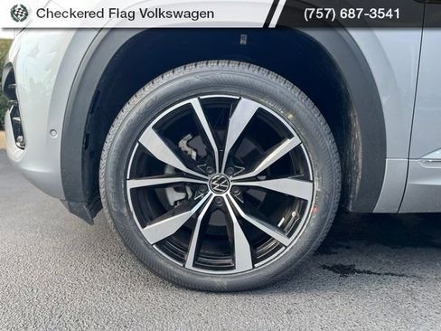 Used 2024 Volkswagen Atlas Cross Sport SEL Premium R-Line AWD/4WD image 5