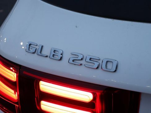 New 2025 Mercedes-Benz GLB 250 4MATIC image 8