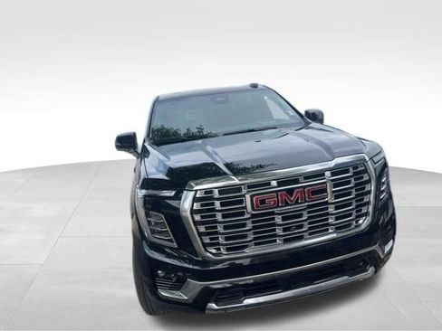 Used 2026 GMC Yukon Denali w/ Advanced Technology Package AWD/4WD image 4