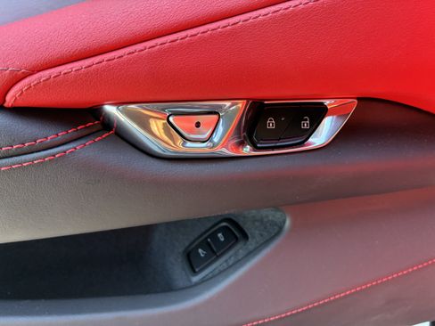 Used 2024 Chevrolet Corvette Z06 RWD image 19