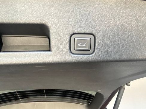 Used 2024 Chevrolet Traverse RS AWD/4WD image 23