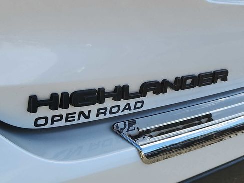 Used 2024 Toyota Highlander Limited image 30