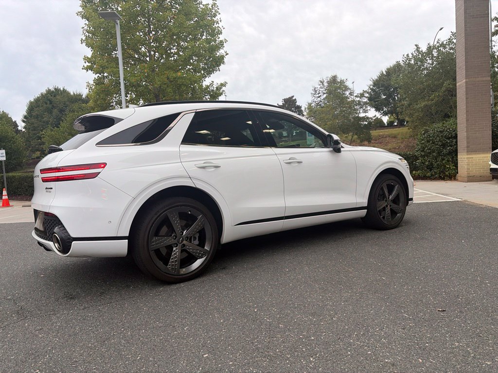 Used 2022 Genesis GV70 3.5T Sport w/ Sport Prestige Package AWD/4WD image 3