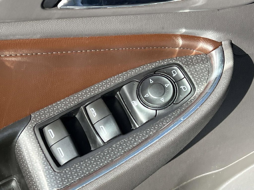 Used 2017 Chevrolet Malibu LT w/ Leather Package FWD image 18