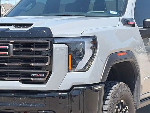 Used 2025 GMC Sierra 2500 AT4X AWD/4WD image 4