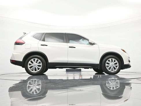 Used 2020 Nissan Rogue S FWD image 39