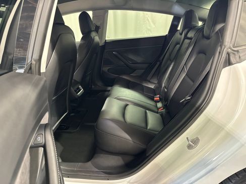 Used 2021 Tesla Model 3 Standard Range Plus image 5