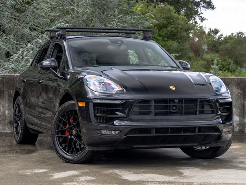 Certified 2018 Porsche Macan GTS AWD/4WD image 6