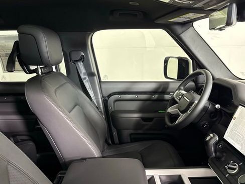 New 2026 Land Rover Defender 110 X-Dynamic SE image 31