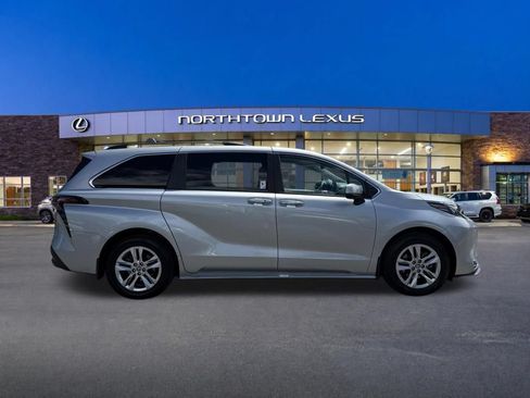 Used 2024 Toyota Sienna XLE w/ XLE Plus Package AWD/4WD image 27