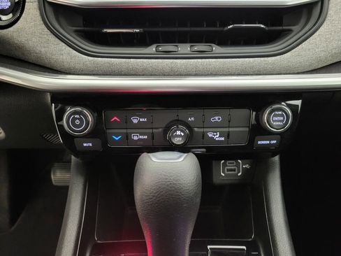 Used 2023 Jeep Compass Sport image 31