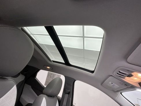 Used 2022 Chevrolet Bolt EUV Premier w/ Sun & Sound Package image 8