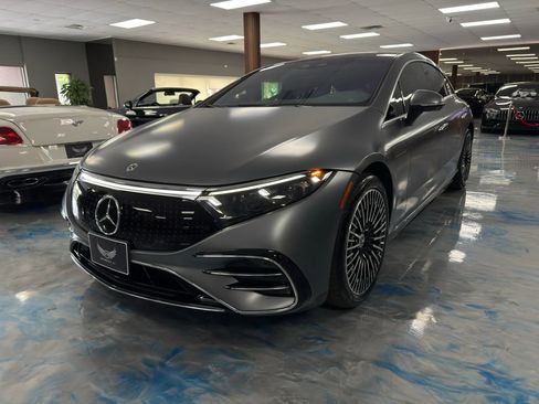 Used 2022 Mercedes-Benz EQS 580 4MATIC Sedan image 3