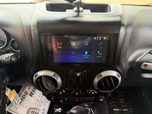Used 2016 Jeep Wrangler Sport w/ Dual Top Group AWD/4WD image 27