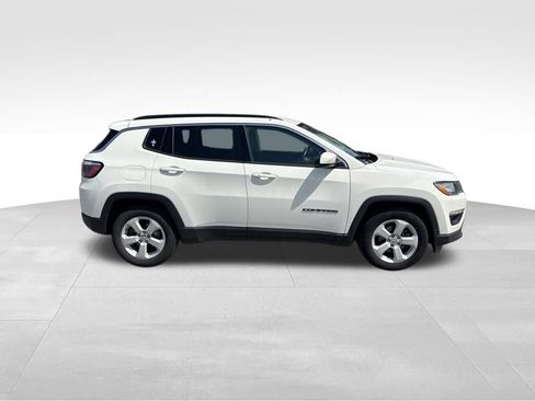 Used 2019 Jeep Compass Latitude FWD image 8