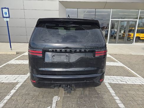 Certified 2024 Land Rover Discovery Dynamic SE image 6