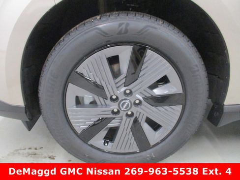 New 2025 Nissan Murano SL image 14