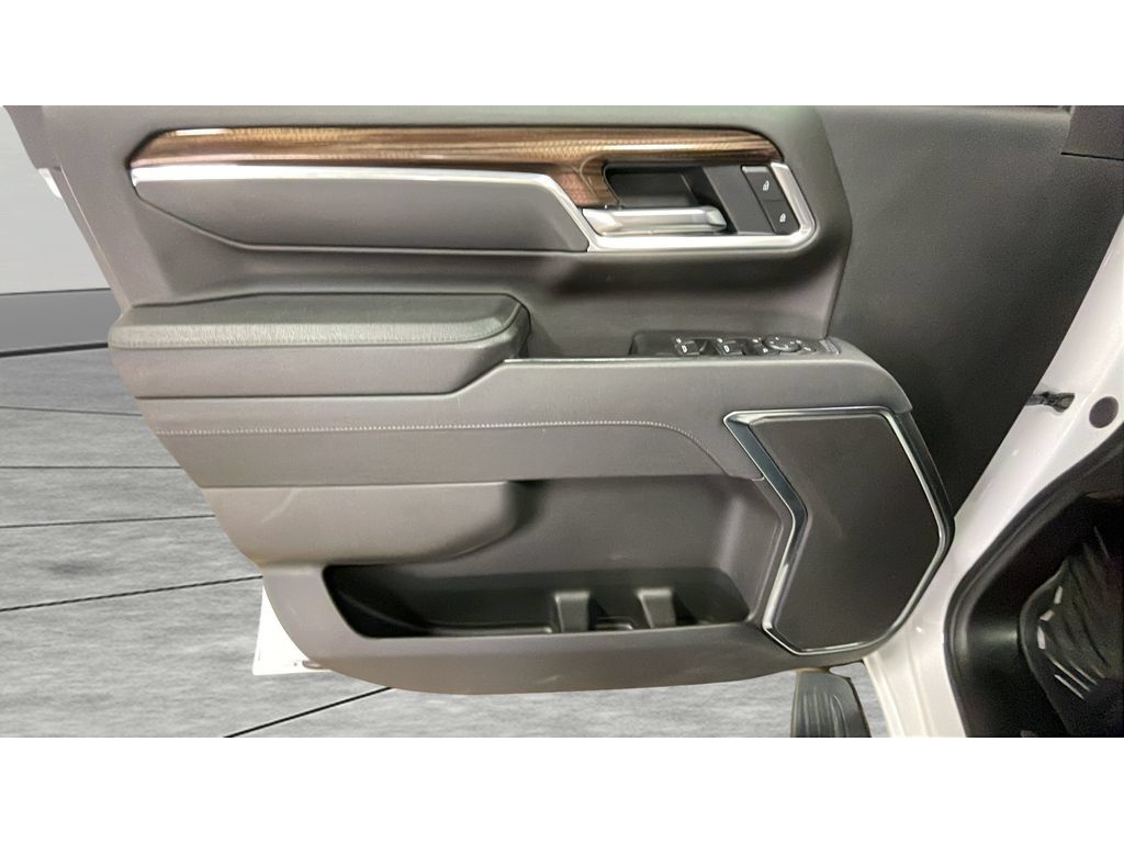 Used 2025 Chevrolet Silverado 2500 LT w/ All Star Edition AWD/4WD image 10