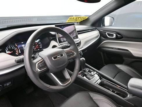 Used 2025 Jeep Compass Limited AWD/4WD image 19
