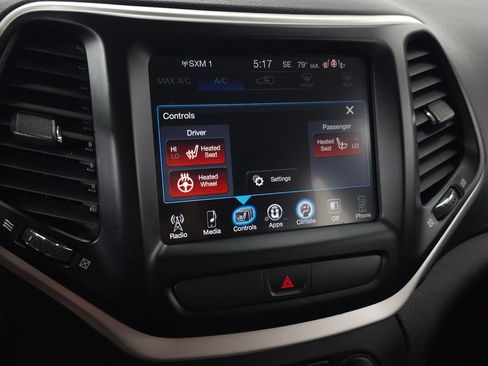 Used 2018 Jeep Cherokee Latitude Plus w/ Cold Weather Group AWD/4WD image 25