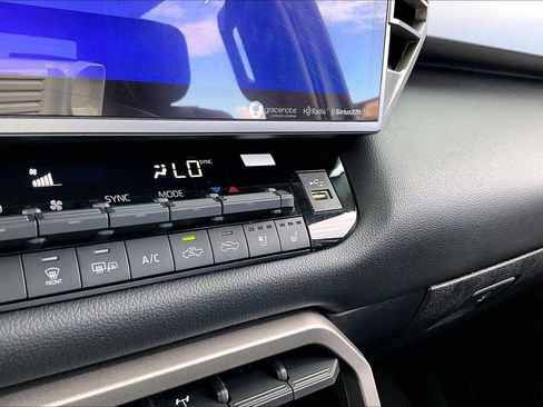 Used 2024 Toyota Tundra Limited image 31