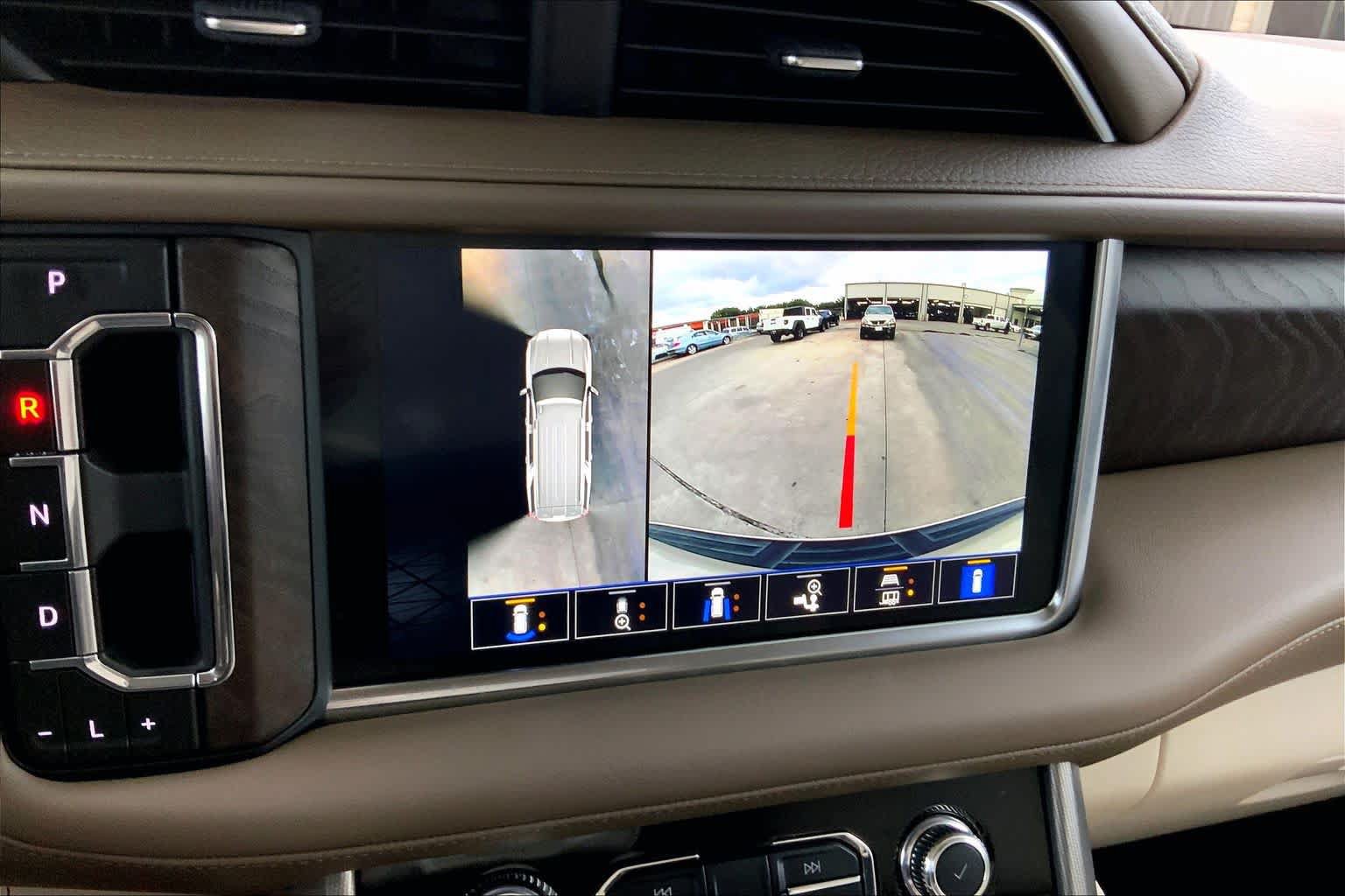 Used 2024 GMC Yukon Denali RWD image 27