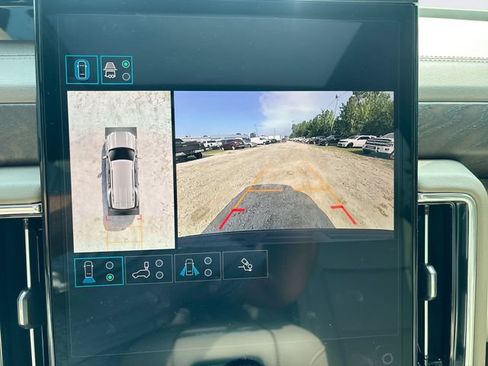 Used 2025 GMC Yukon Denali w/ Sun & Power Step Package AWD/4WD image 17