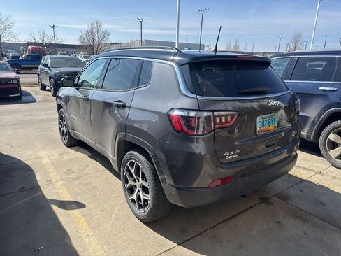 Used 2024 Jeep Compass Limited image 7