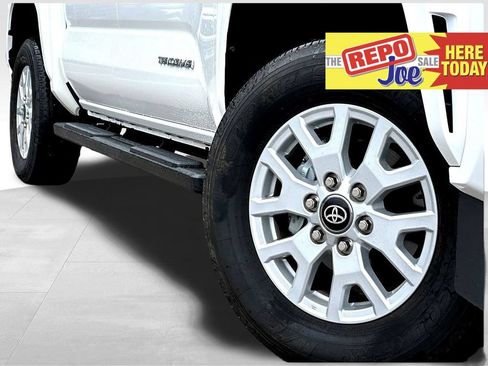 Certified 2025 Toyota Tacoma SR5 w/ SR5 Upgrade Package AWD/4WD image 1
